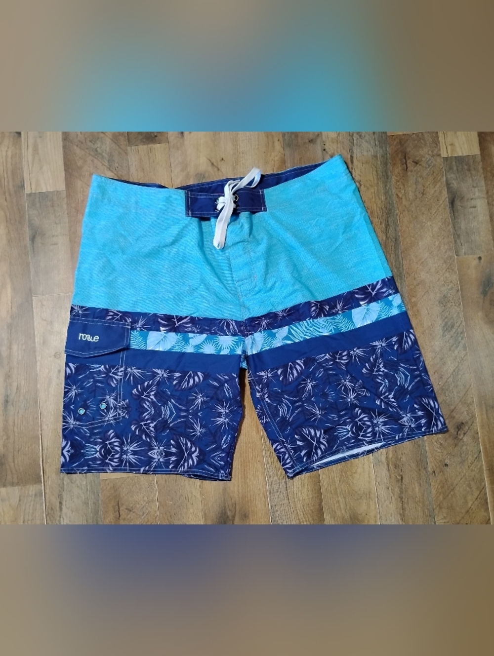 Nonwe NWT Two-Tone Blue Floral Board Shorts Mens Size: 40